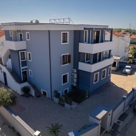 Villa Mariella Новаля Екстериор снимка