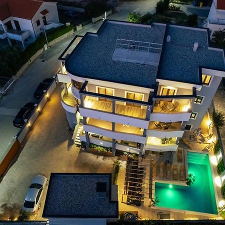 Villa Mariella Новаля Екстериор снимка