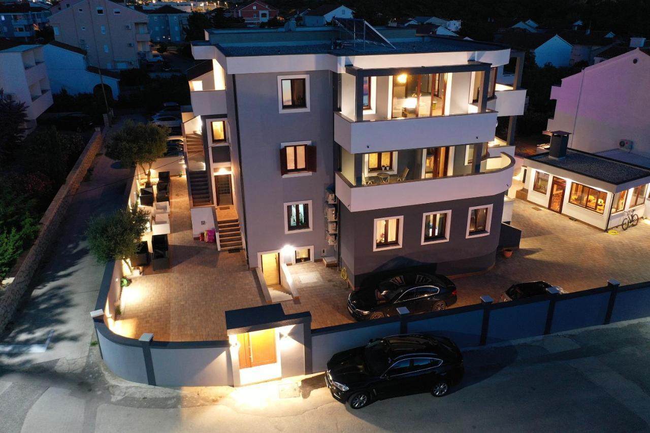 Villa Mariella Новаля Екстериор снимка