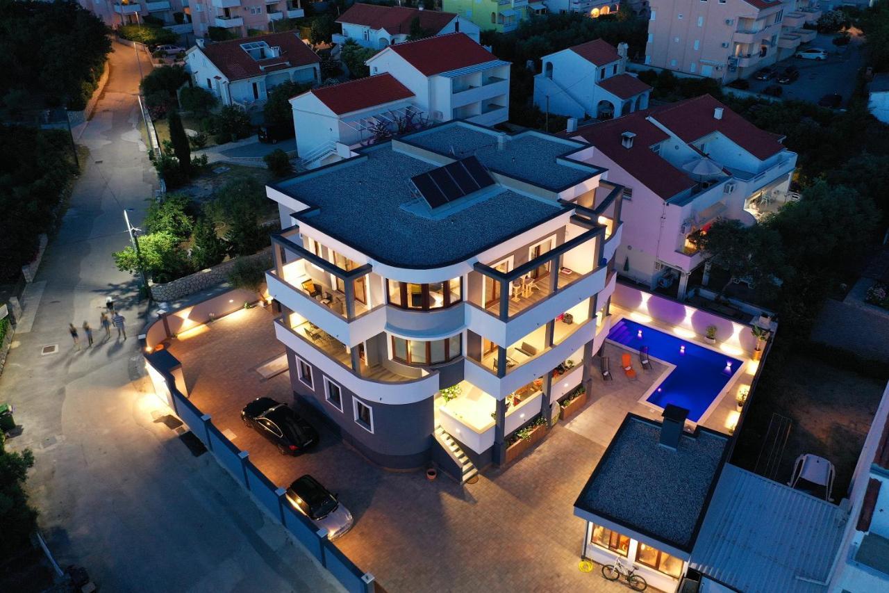 Villa Mariella Новаля Екстериор снимка