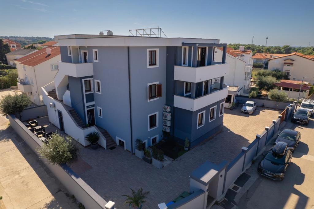 Villa Mariella Новаля Екстериор снимка