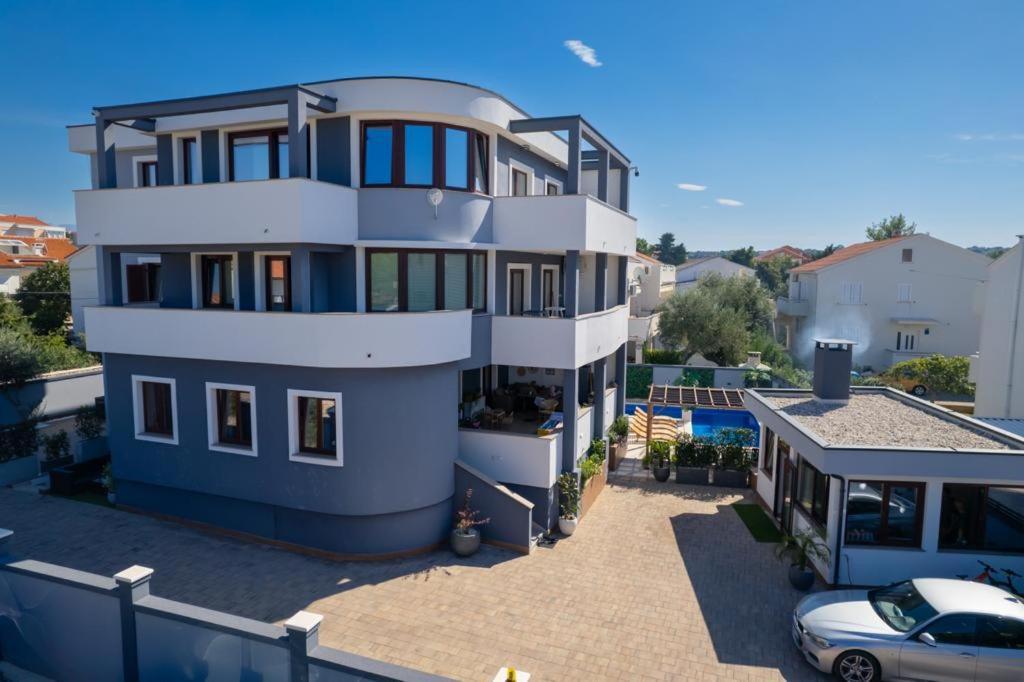 Villa Mariella Новаля Екстериор снимка