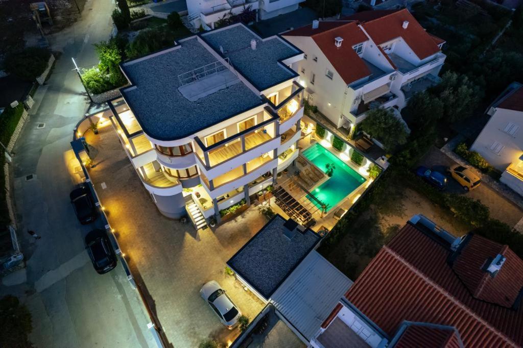 Villa Mariella Новаля Екстериор снимка