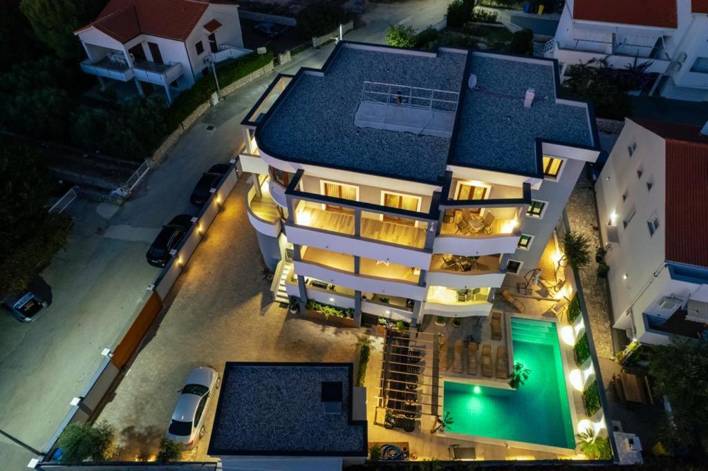 Villa Mariella Новаля Екстериор снимка